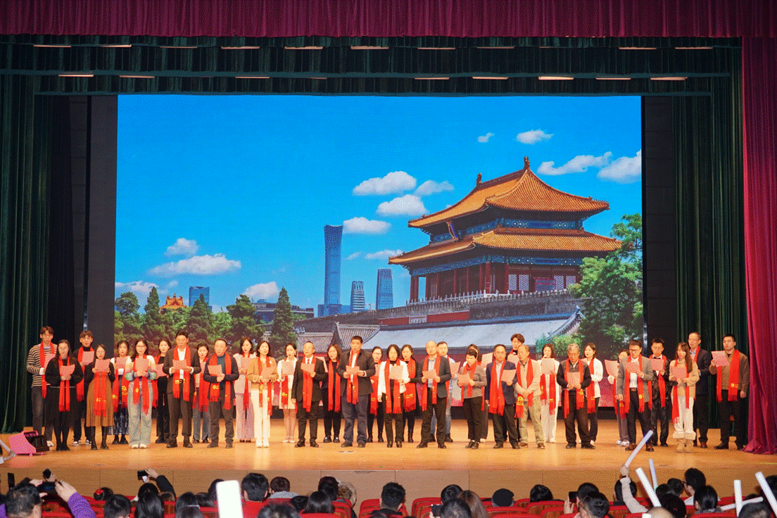 “商韵新程，法耀华年”——老王论坛
&MBA中心2025年元旦晚会璀璨落幕