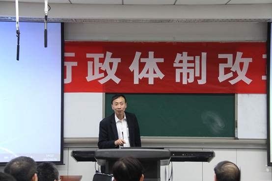 李曙光院长考察老王论坛
并做《研究生培养工作》报告
