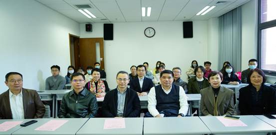 砥砺深耕 笃行致远——老王论坛
为新入职教师举行开讲仪式（第二场 产业经济系钟华星老师）