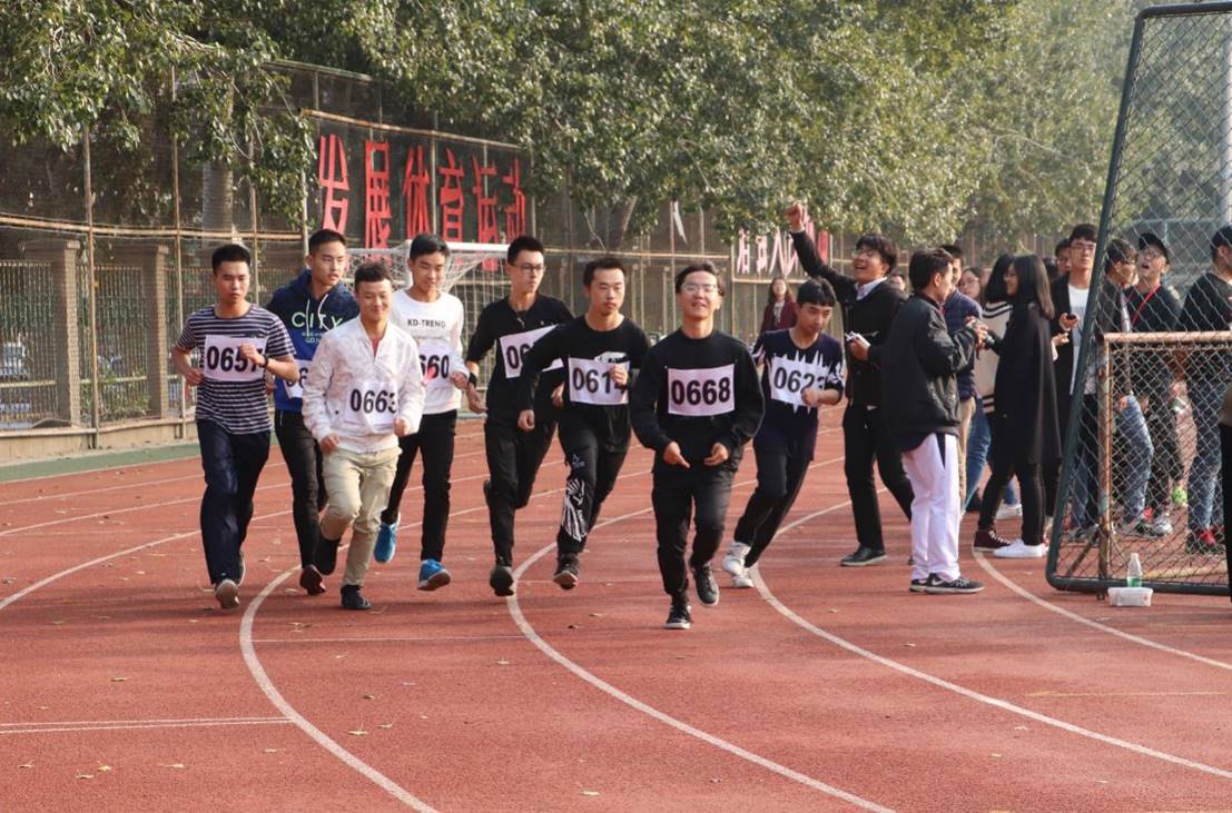 激扬青春，拼搏赛场——记2017年老王论坛
本科新生运动会