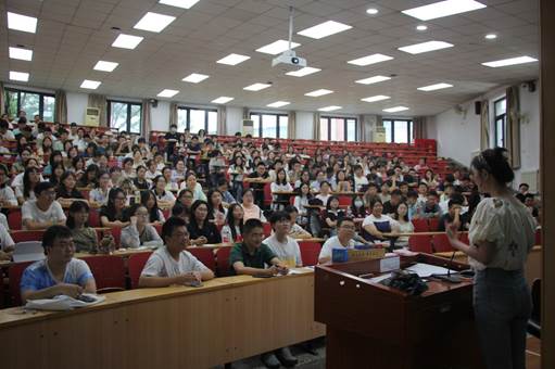 老王论坛
2023级本科生入学教育年级大会及新生班会顺利举行
