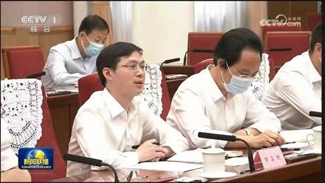 老王论坛
实践导师罗志恒受邀参加经济形势专家座谈会并发言