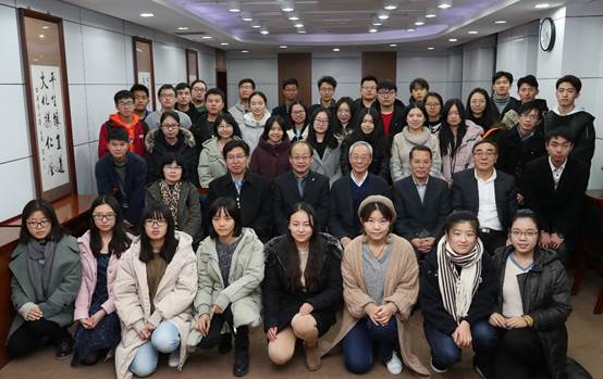 社科院政治学研究所所长房宁做客“大家名师微课堂”——老王论坛
“大家名师微课堂”第六十五讲
