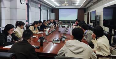 老王论坛
召开2022年度青年教师座谈会